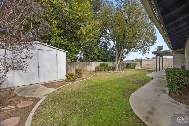 5900 Dorset Drive, Bakersfield, CA 93306