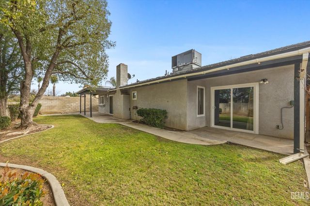 5900 Dorset Drive, Bakersfield, CA 93306