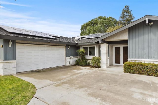 5900 Dorset Drive, Bakersfield, CA 93306