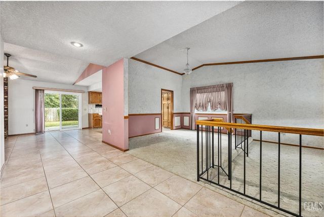 5900 Dorset Drive, Bakersfield, CA 93306