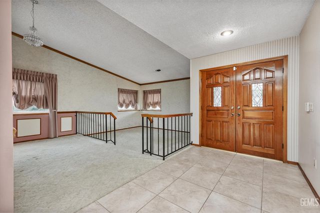 5900 Dorset Drive, Bakersfield, CA 93306