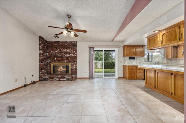 5900 Dorset Drive, Bakersfield, CA 93306