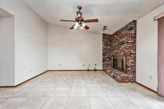 5900 Dorset Drive, Bakersfield, CA 93306