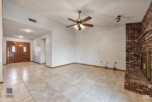 5900 Dorset Drive, Bakersfield, CA 93306