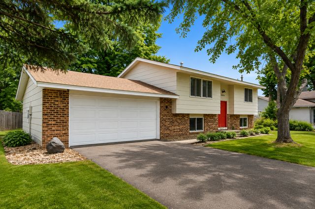 8444 Brunswick Court N, Brooklyn Park, MN 55443