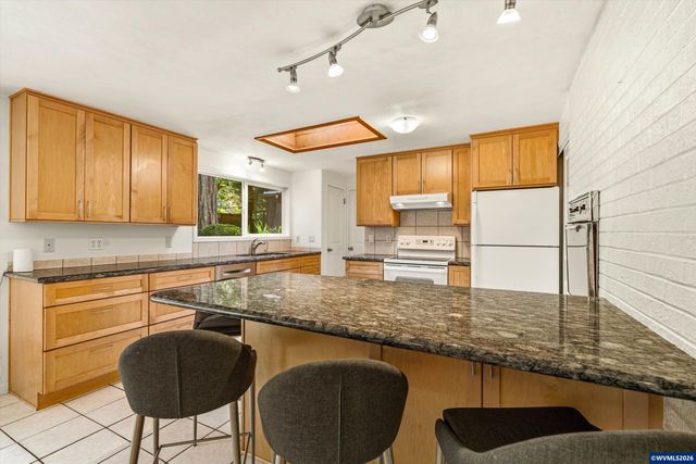 3316 NW Firwood Dr, Corvallis, OR 97330