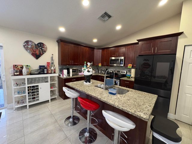 3941 TROPICAL Way, Palm Springs, FL 33461