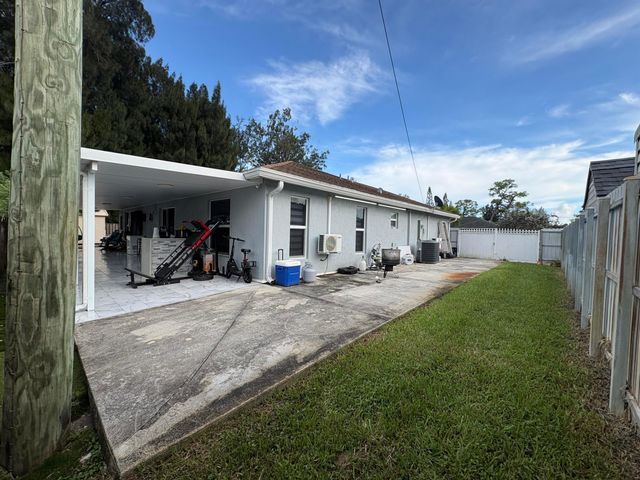 3941 TROPICAL Way, Palm Springs, FL 33461