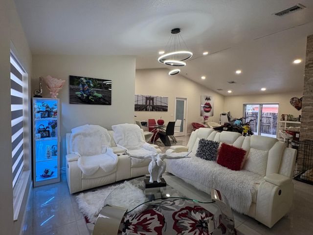 3941 TROPICAL Way, Palm Springs, FL 33461