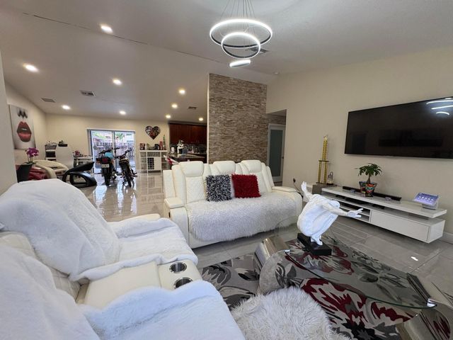 3941 TROPICAL Way, Palm Springs, FL 33461