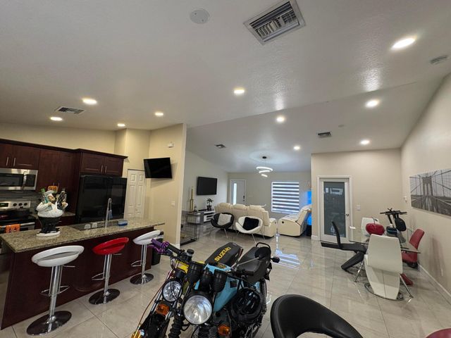 3941 TROPICAL Way, Palm Springs, FL 33461