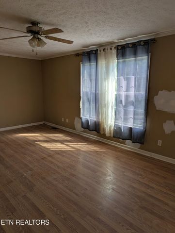 813 Hide A Way Rd, Dandridge, TN 37725