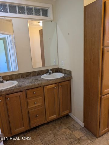 813 Hide A Way Rd, Dandridge, TN 37725