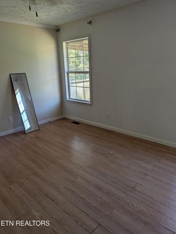 813 Hide A Way Rd, Dandridge, TN 37725