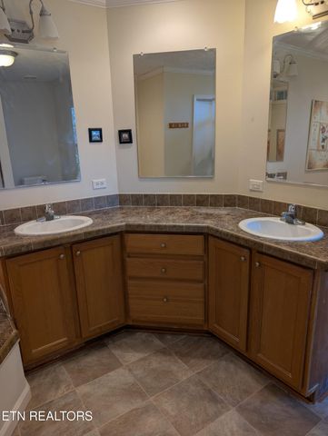 813 Hide A Way Rd, Dandridge, TN 37725