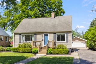 28 N Yale Avenue, Villa Park, IL 60181