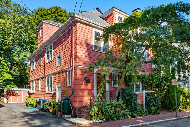 8 Wright St 2, Cambridge, MA 02138