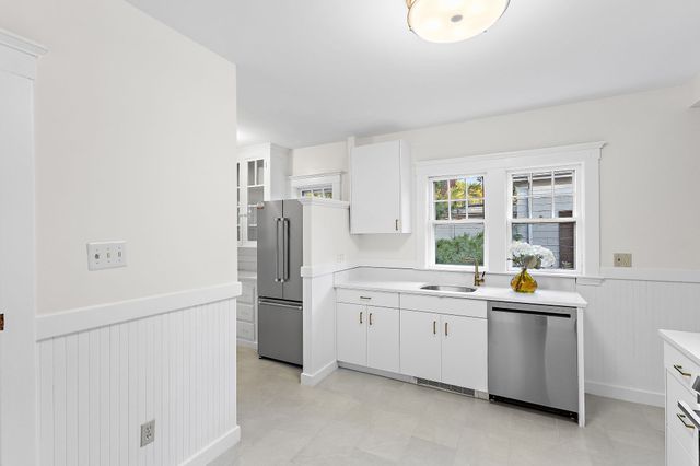 8 Wright St 2, Cambridge, MA 02138