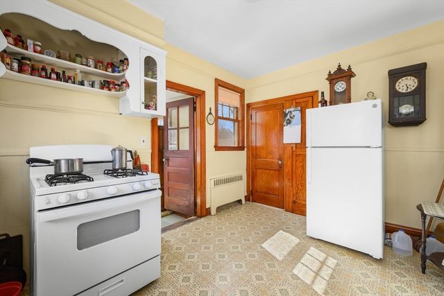 65 Louis St, Barnstable, MA 02601