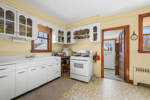 65 Louis St, Barnstable, MA 02601