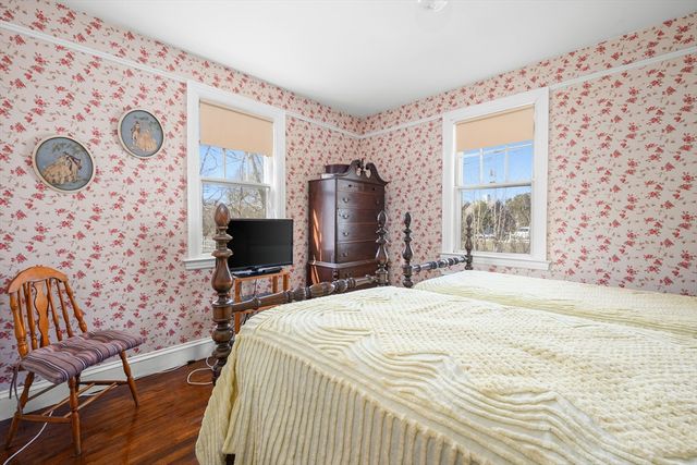 65 Louis St, Barnstable, MA 02601