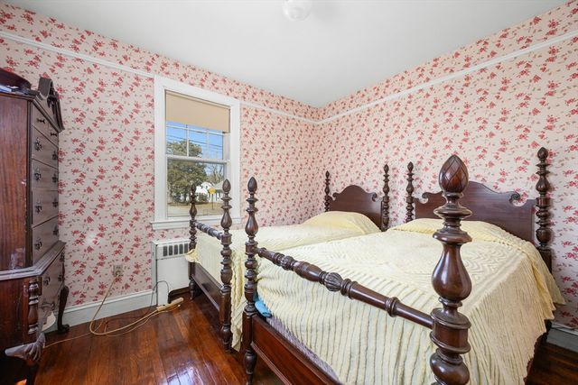 65 Louis St, Barnstable, MA 02601