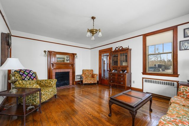 65 Louis St, Barnstable, MA 02601