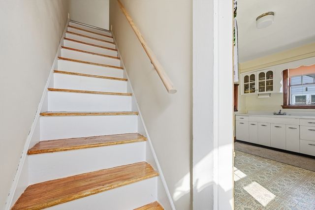 65 Louis St, Barnstable, MA 02601