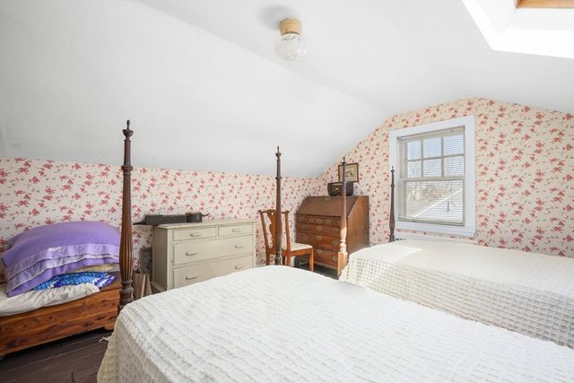 65 Louis St, Barnstable, MA 02601