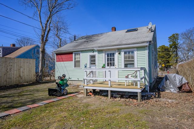 65 Louis St, Barnstable, MA 02601