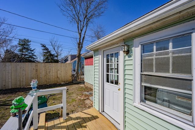 65 Louis St, Barnstable, MA 02601