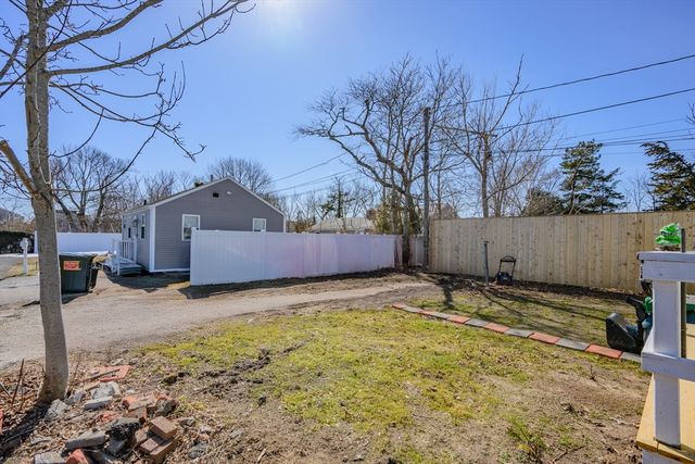 65 Louis St, Barnstable, MA 02601