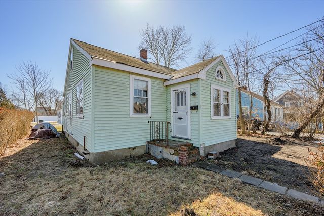 65 Louis St, Barnstable, MA 02601