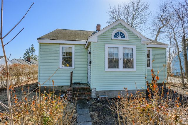 65 Louis St, Barnstable, MA 02601