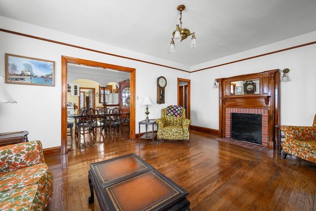 65 Louis St, Barnstable, MA 02601