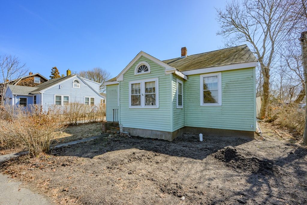 65 Louis St, Barnstable, MA 02601