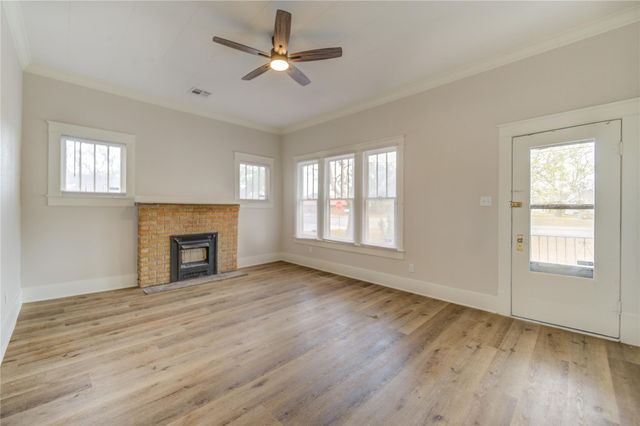 211 E West Street, El Campo, TX 77437