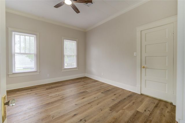 211 E West Street, El Campo, TX 77437