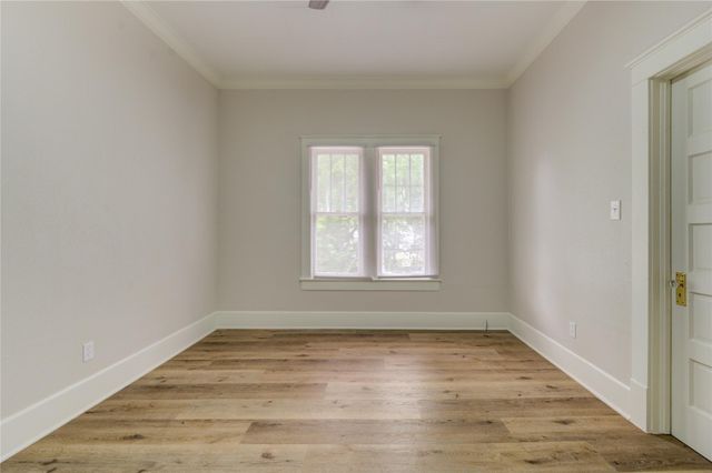 211 E West Street, El Campo, TX 77437