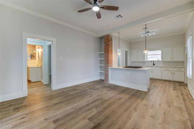 211 E West Street, El Campo, TX 77437
