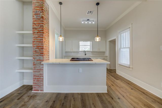 211 E West Street, El Campo, TX 77437