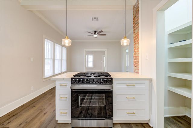 211 E West Street, El Campo, TX 77437