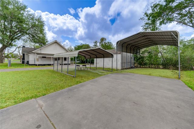 211 E West Street, El Campo, TX 77437