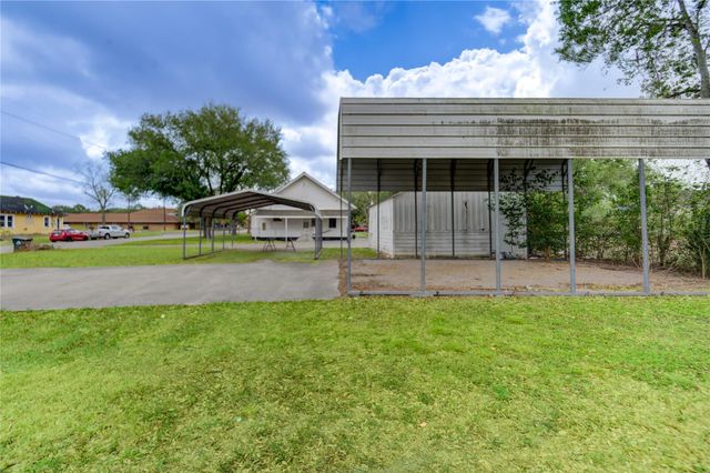 211 E West Street, El Campo, TX 77437