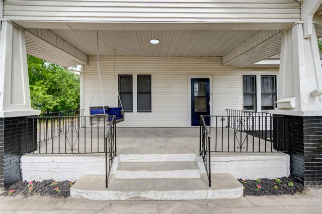 211 E West Street, El Campo, TX 77437