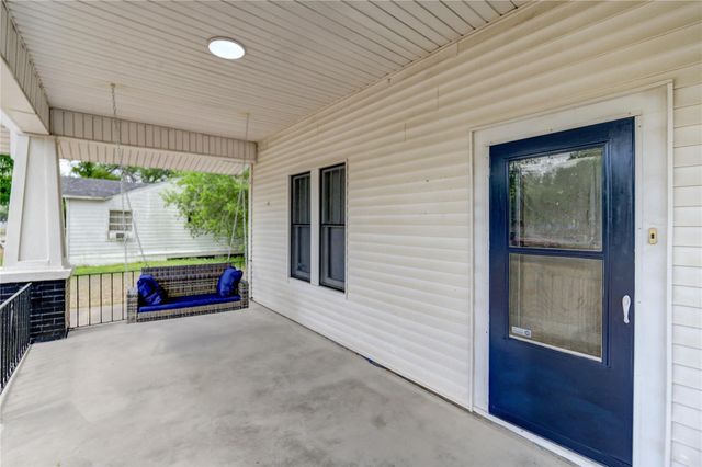 211 E West Street, El Campo, TX 77437