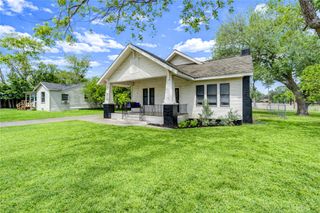 211 E West Street, El Campo, TX 77437