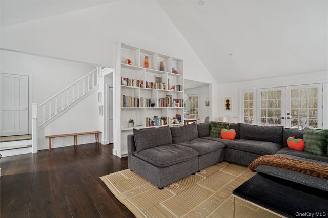 1008 Middle Line Hwy, Sag Harbor, NY 11963