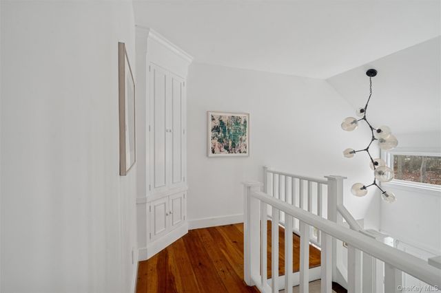 1008 Middle Line Hwy, Sag Harbor, NY 11963