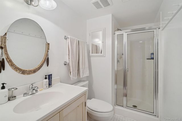 1008 Middle Line Hwy, Sag Harbor, NY 11963